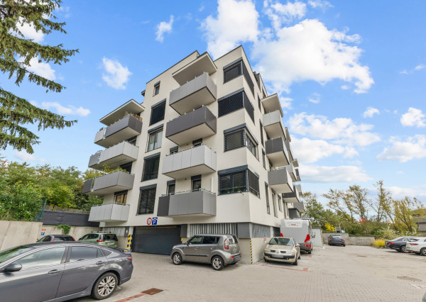 Klimatizovaný 1i byt s balkónom, novostavba 2022, predzáhradka, parkovacie miesto