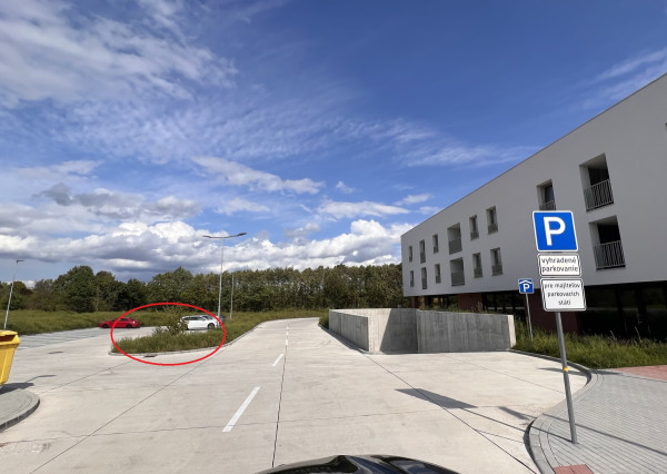 Prenájom vonkajšieho parkovacieho státia Moruše, Ivanská cesta 36