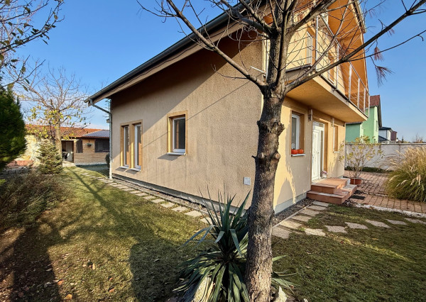 Klasický, 5 izbový rodinný dom vo výbornej lokalite