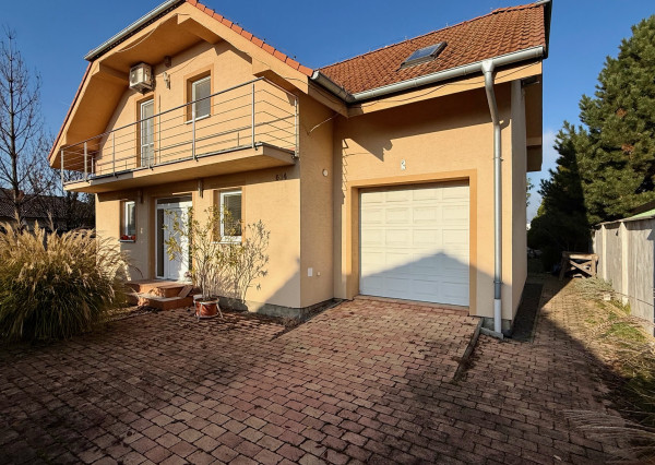 Klasický, 5 izbový rodinný dom vo výbornej lokalite