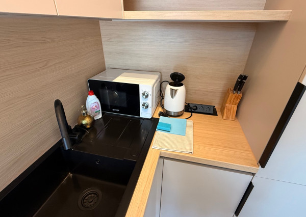 Zariadený 1i byt s terasou a predzáhradkou vo vyhľadávanej lokalite, Nálepkova ul. Lipt. Mikuláš - Tri Háje