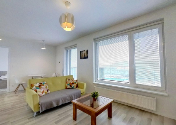 Klimatizovaný 2i byt s balkónom v novostavbe z r. 2020, Jarabinky