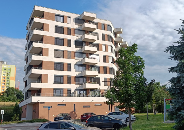 Klimatizovaný 2i byt s balkónom, novostavba 2019, parkovacie miesto