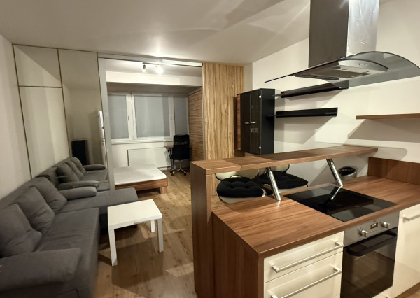 Klimatizovaný 1.5-izbový byt, parkovacie miesto, novostavba