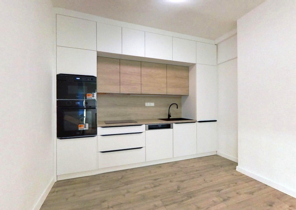 Priestranný 4 izbový byt, po kompletnej rekonštrukcii z r. 2026, Americká ul.