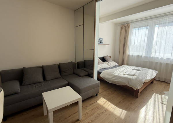 Klimatizovaný 1.5-izbový byt, parkovacie miesto, novostavba