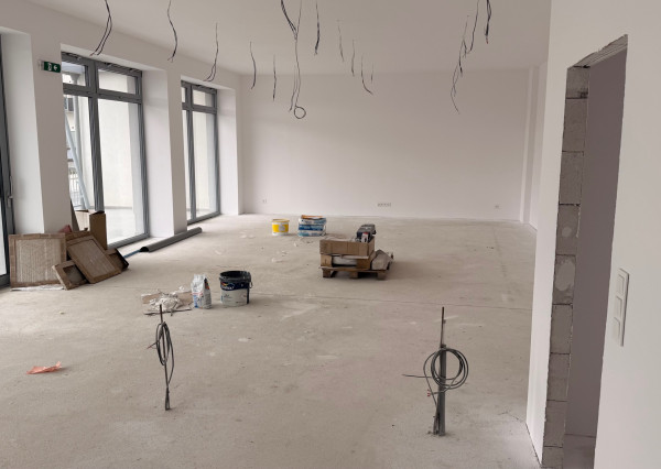 Obchodný priestor v novom skolaudovanom projekte Tri Háje – 117 m² + terasa 50 m²