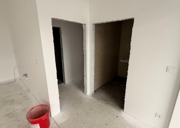 Obchodný priestor v novom skolaudovanom projekte Tri Háje – 117 m² + terasa 50 m²