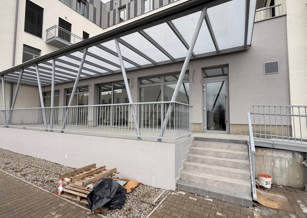 Obchodný priestor v novom skolaudovanom projekte Tri Háje – 117 m² + terasa 50 m²