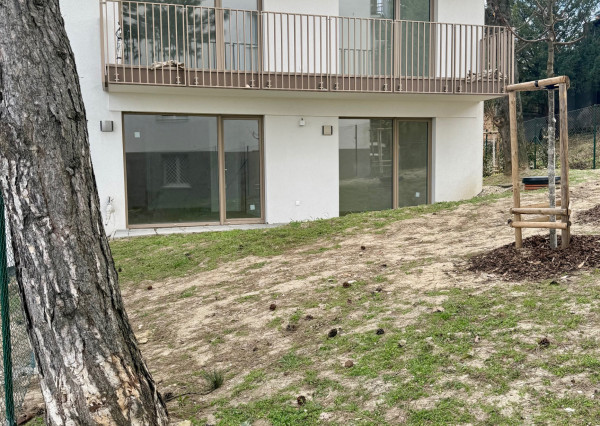 Skolaudované - 4 izb. byt s veľkou predzáhradkou - Winehills