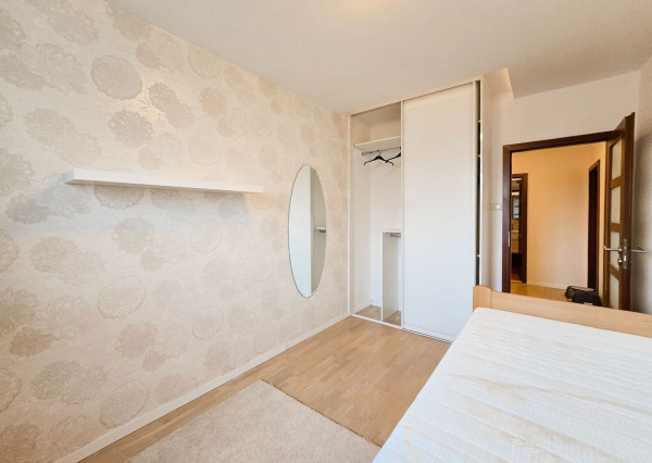 TOP PONUKA-Priestranný 3-izbový byt s balkónom v zelenej časti Dúbravky