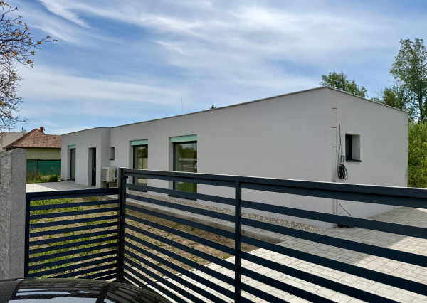 Novostavba - 4 izbový, samostatne stojaci bungalov blízko Bratislavy