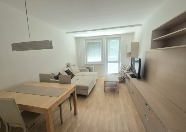 Na prenájom štýlový 3-izbový byt v Ružinove – Rumančeková ulica