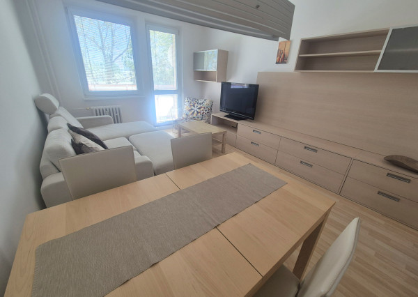 Na prenájom štýlový 3-izbový byt v Ružinove – Rumančeková ulica