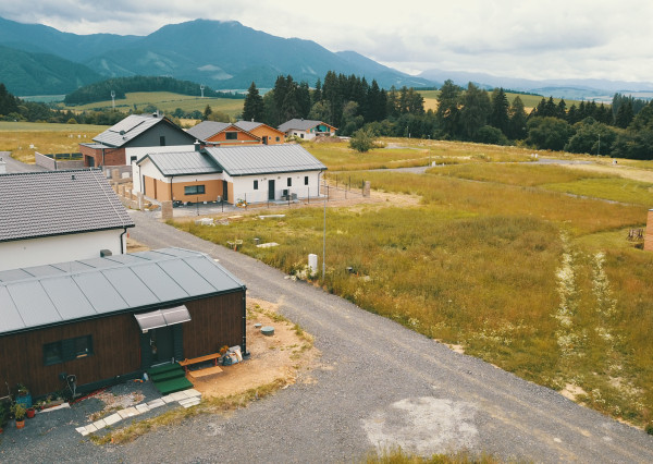 Ponuka na predaj stavebného pozemku 626m2 v obci Jamník s výhľadom na Vysoké a Nízke Tatry