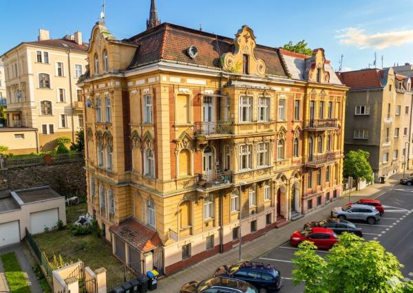 Priestranný byt 3+KK v historickom centre Teplíc - 106 m² po kompletnej rekonštrukcii