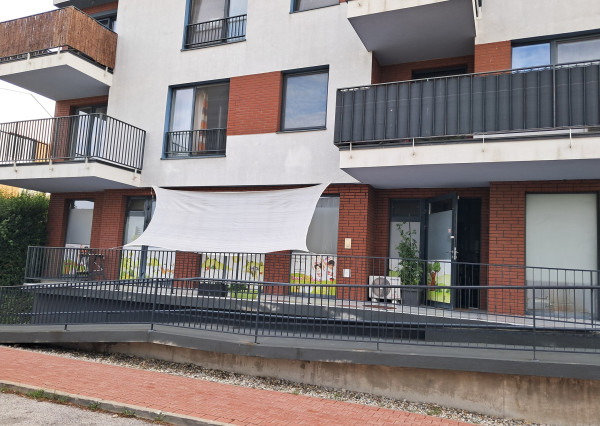 Priestranný priestor s terasou v Rusovciach – bývanie, podnikanie aj investícia v jednom