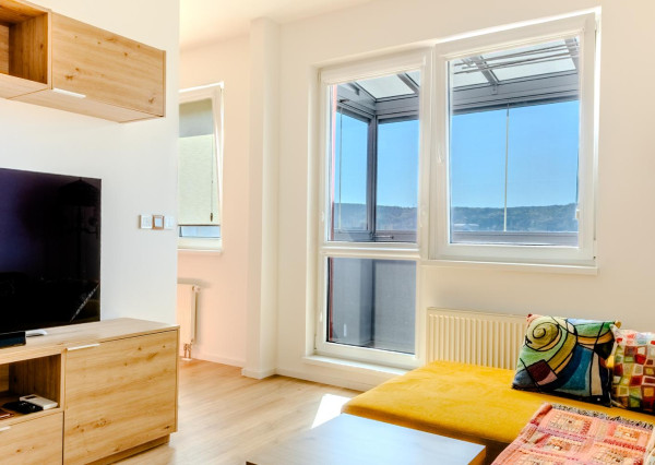 Kompletne zariadený 2-izbový byt s balkónom | Juhozápadná orientácia | Tichý vnútroblok