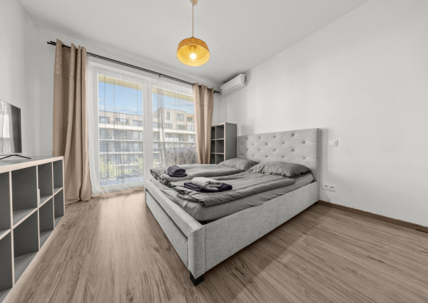 Klimatizovaný zariadený 1i byt s balkónom a parkovaním – Slnečnice