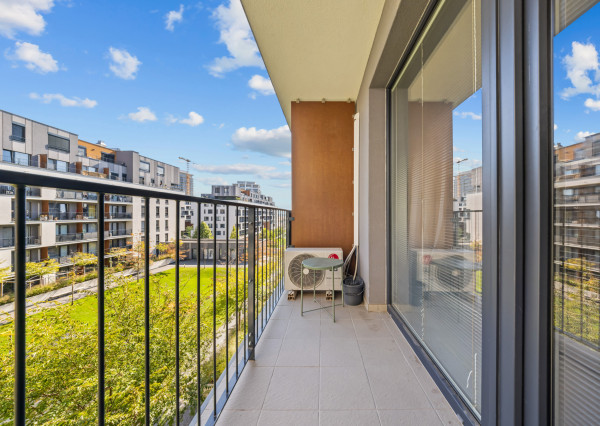 Klimatizovaný zariadený 1i byt s balkónom a parkovaním – Slnečnice