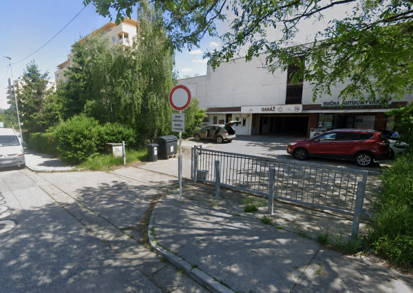 Samostatná garáž v zabezpečenom parkovacom dome – Štefana Králika