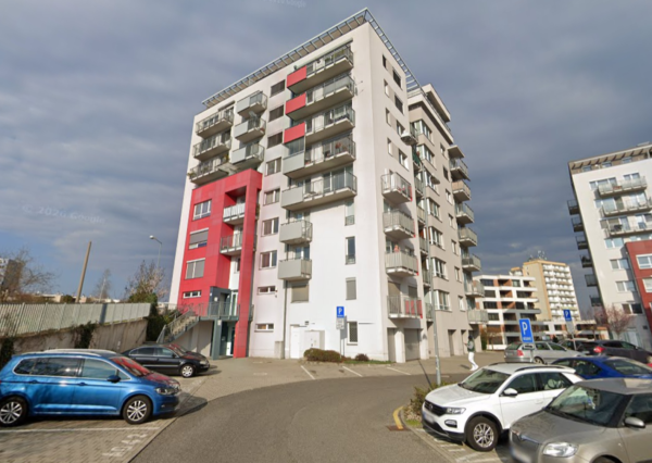 Zariadený 2i byt s balkónom a parkovaním v pokojnej lokalite Rače,Kadnárova