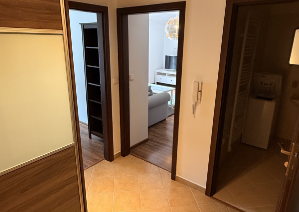 Zrekonštruovaný 2izb byt v apartmánovom dome v Hrabovskej doline Malinô Brdo