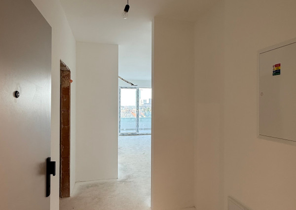 Skolaudované - 2 izb.byt s veľkým balkónom a krásnym výhľadom na Bratislavu