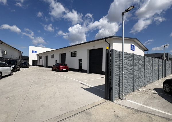 PRENÁJOM MODERNEJ HALY 103 m² V UZAVRETOM AREÁLI – ROVINKA