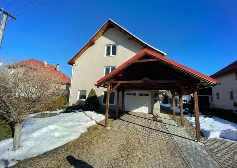 Zrekonštruovaný rodinný dom, pozemok 769 m2, Lipt. Hrádok - Dovalovo