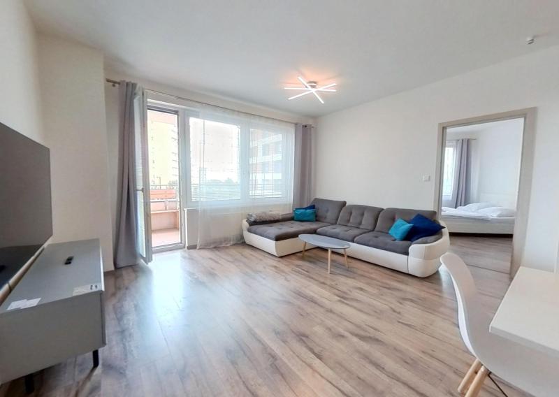 Rezervované - Klimatizovaný 2i byt s balkónom, novostavba 2019, parkovacie miesto - fotografia 3