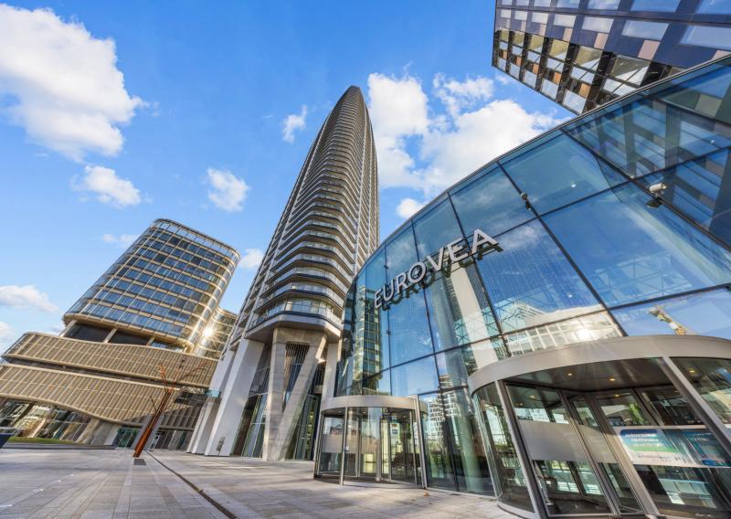 Klimatizovaný 2 izbový byt s terasou v Eurovea Tower, 1x parkovanie - fotografia 2