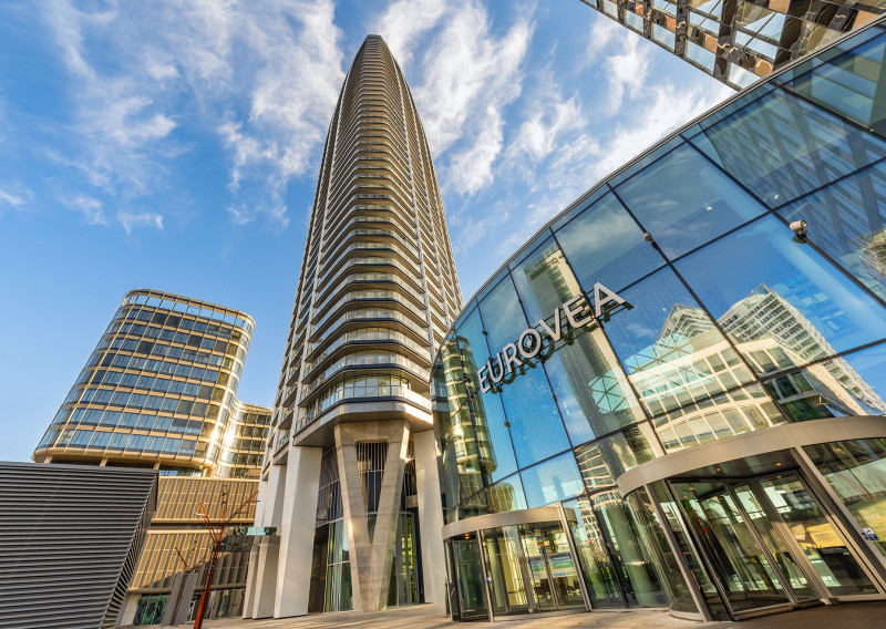 Klimatizovaný kancelársky priestor v Eurovea Tower, 1x parkovanie - fotografia 1