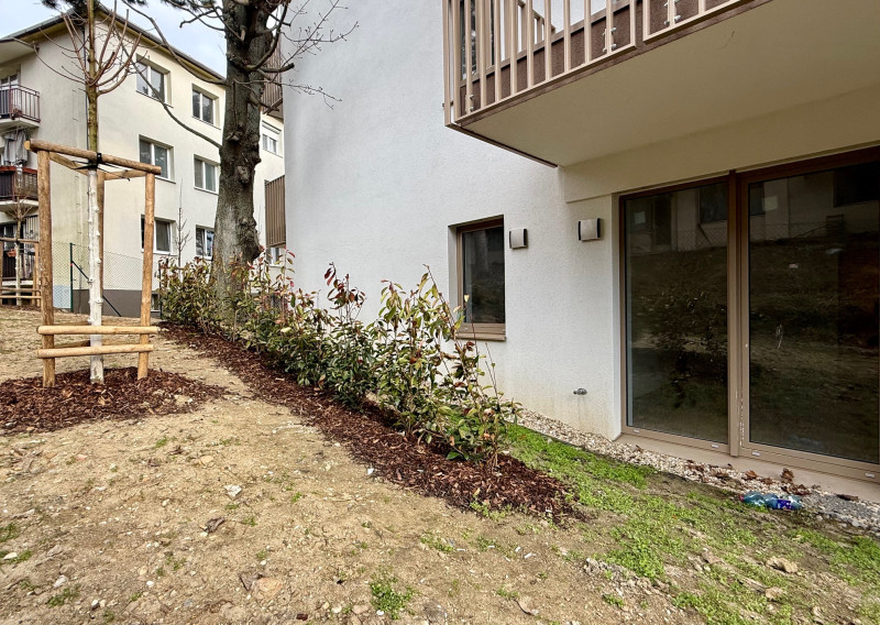 Skolaudované - 4 izb. byt s veľkou predzáhradkou - Winehills - fotografia 3