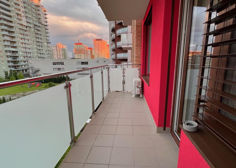 Na prenájom klimatizovaný 2i byt s balkónom, parkovanie - fotografia 3
