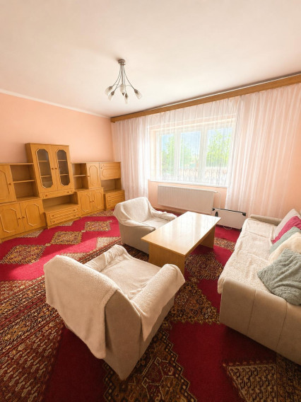 Starší rodinný dom po čiastočnej rekonštrukcii, pozemok 555 m2 - fotografia 2