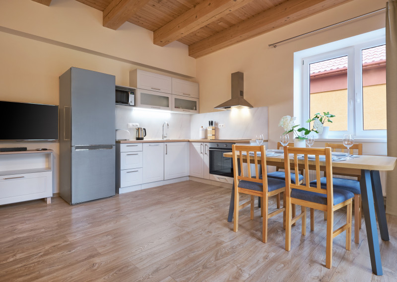 Lukratívny apartmánový dom s rozlohou pozemku 1684 m2 - fotografia 3