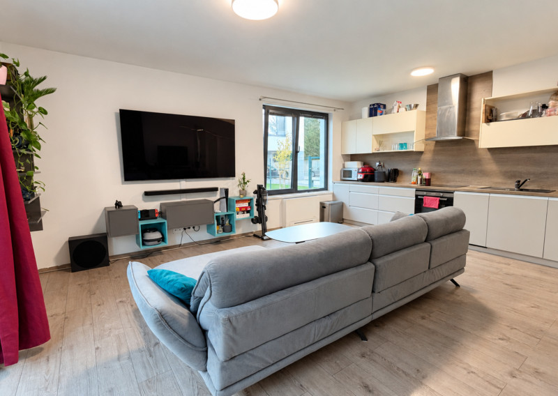 Klimatizovaný 2-izbový byt so záhradou 87 m², terasou a parkovaním – Ružinov - fotografia 1