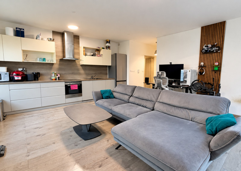 Klimatizovaný 2-izbový byt so záhradou 87 m², terasou a parkovaním – Ružinov - fotografia 3